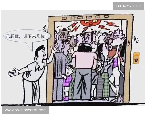 女孩机智应对危机成功化解电梯超载游戏安全脱险